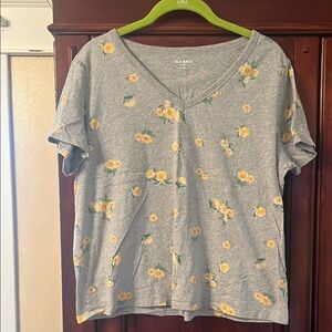 Old Navy Gray Boxy T-Shirt with Yellow Floral Print